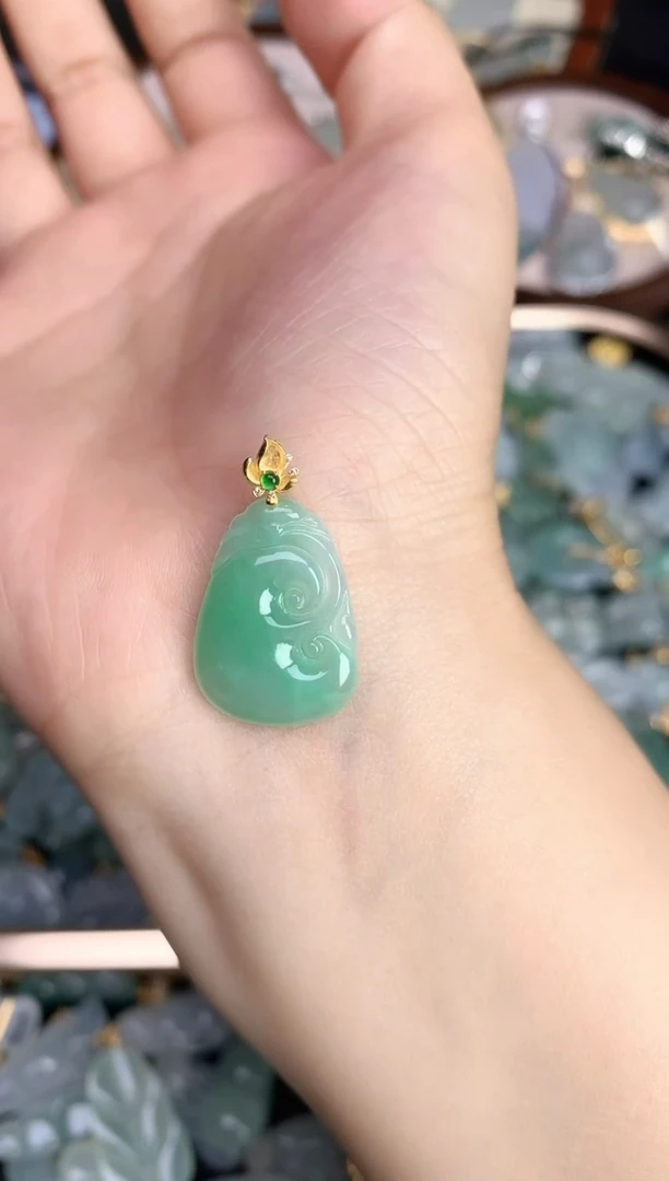 颈饰18K金镶嵌翡翠25112003