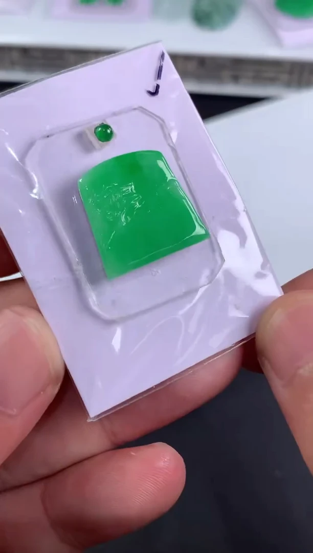 未镶嵌定制翡翠翡翠