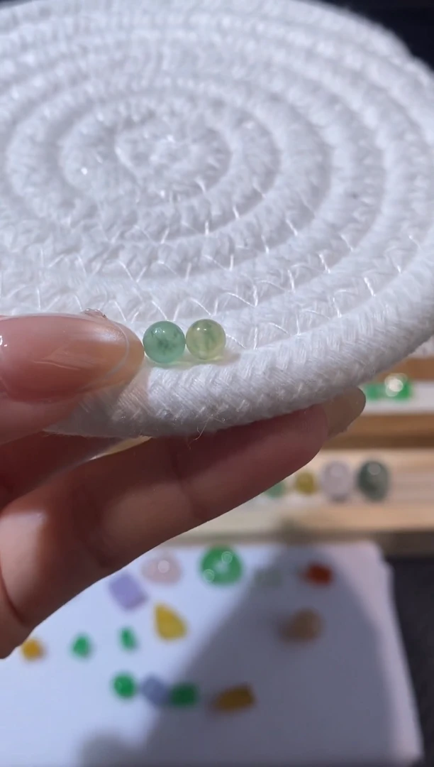 未镶嵌定制翡翠卡5.2珠珠一组两个      268+26