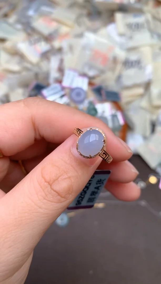 18K金镶嵌挂件翡翠 —
