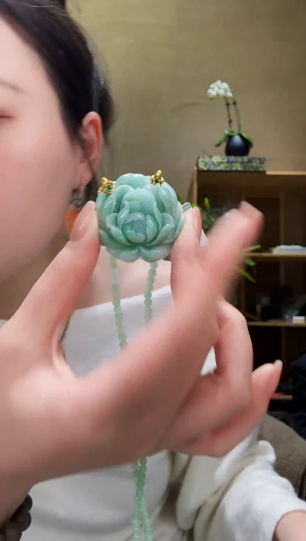 颈饰未镶嵌翡翠吊坠