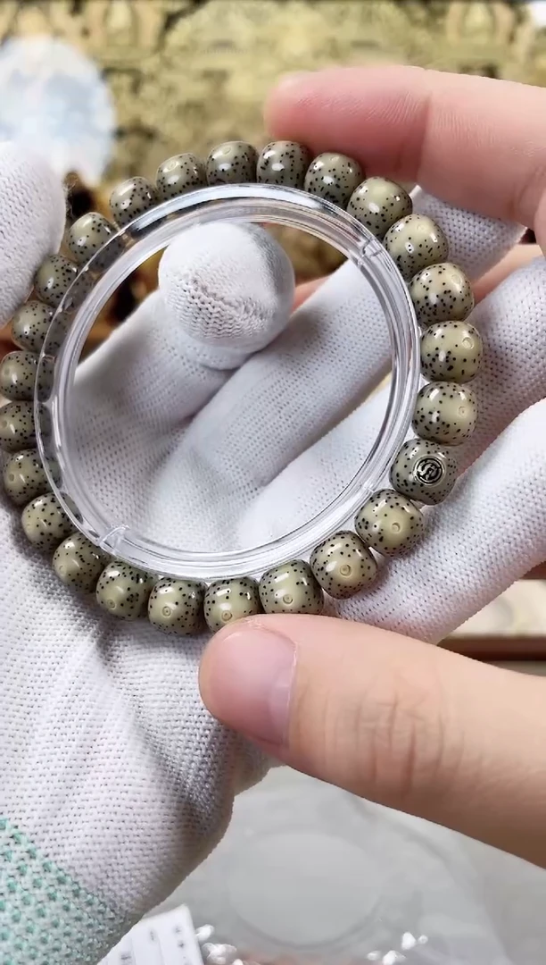 手串星月菩提9*8月带黄金瞳带小贯穿 绿冰银标级 一物一图！