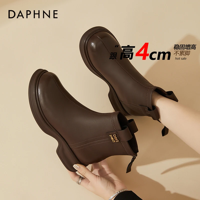 达芙妮棕色靴子女今年流行的小短靴洋气炸街女款马丁靴加绒二棉鞋