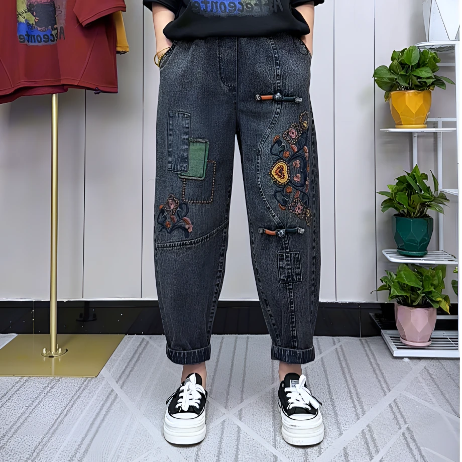 2025新款复古刺绣牛仔裤女夏季松紧老爹大码宽松哈伦休闲九分裤子
