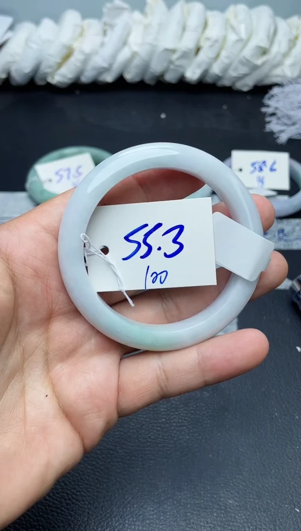 未镶嵌手镯翡翠100