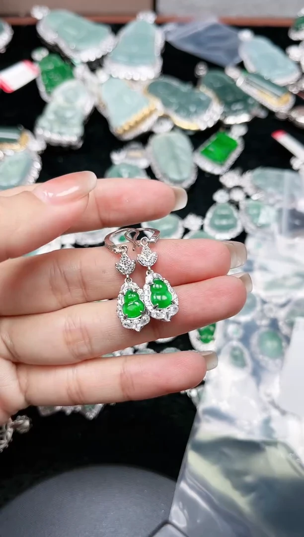 【闪购商品】翡翠颈饰未镶嵌193赠皮绳