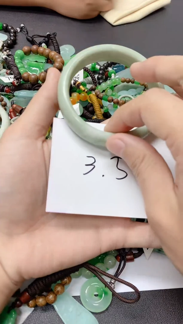 翡翠手镯未镶嵌45454545685