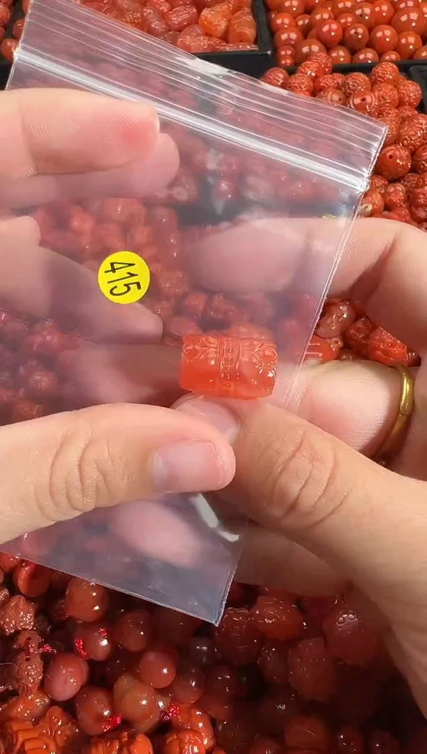 颈饰未镶嵌南红玛瑙1