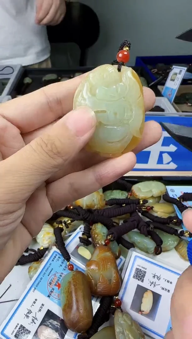 和田玉未镶嵌颈饰1