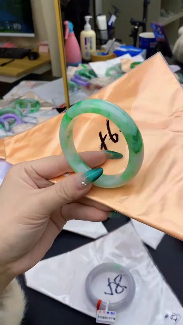 【闪购商品】翡翠手镯未镶嵌1018340928