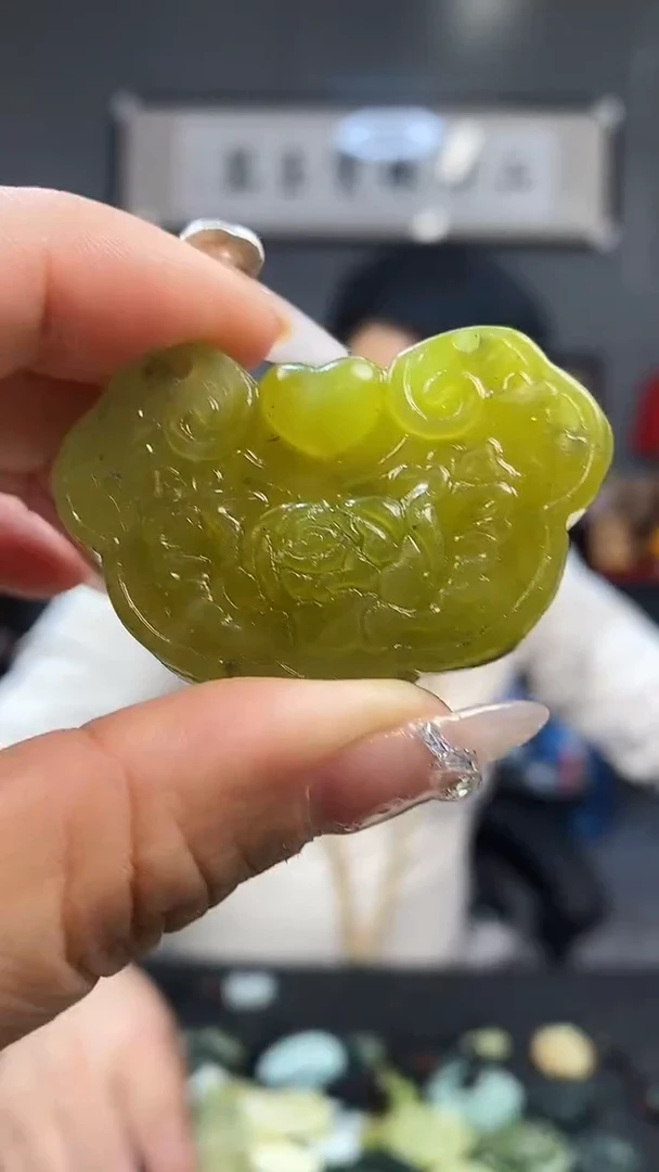 未镶嵌岫玉吊坠