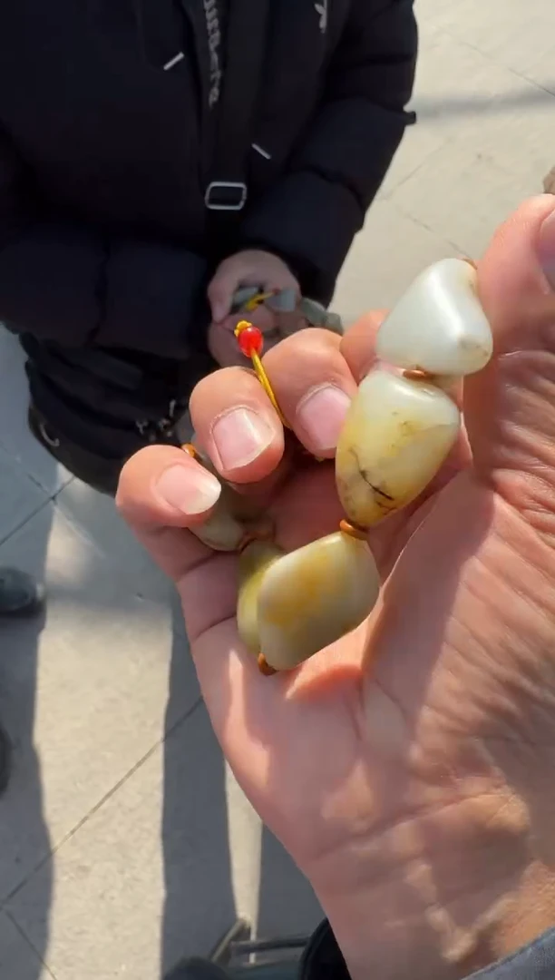 未镶嵌和田玉（糖玉）挂件和田玉