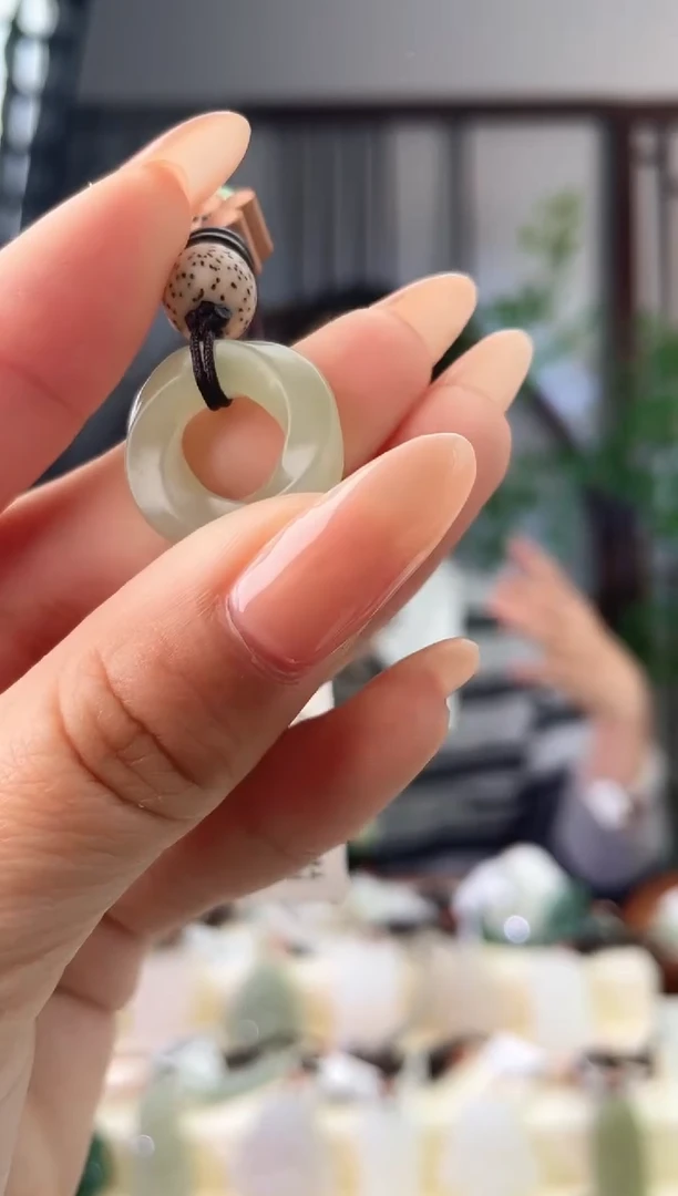 颈饰未镶嵌和田玉莫比乌斯环 xp