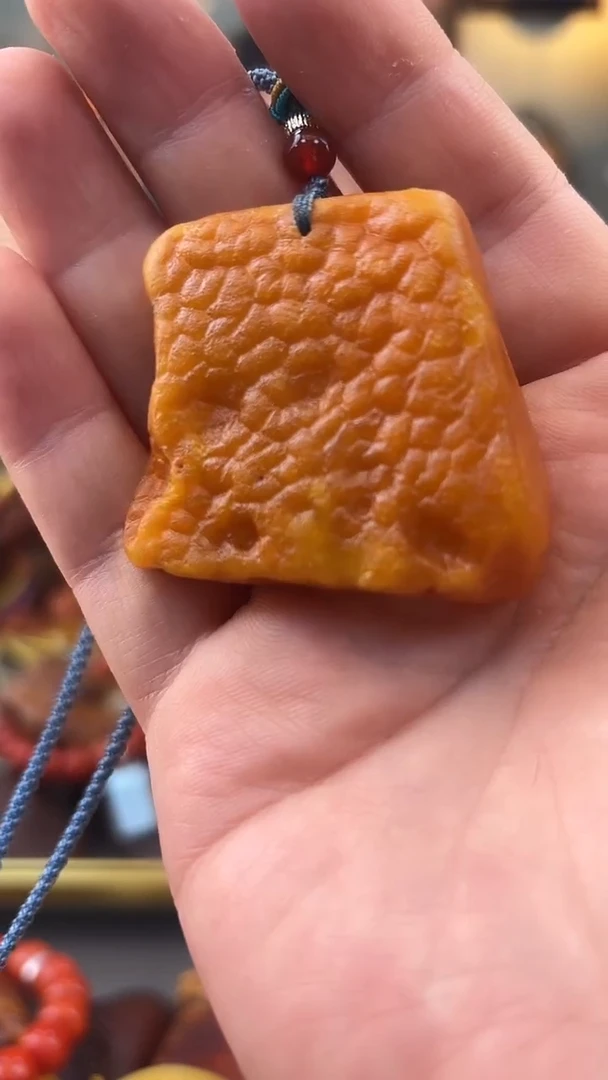 未镶嵌颈饰琥珀吊坠