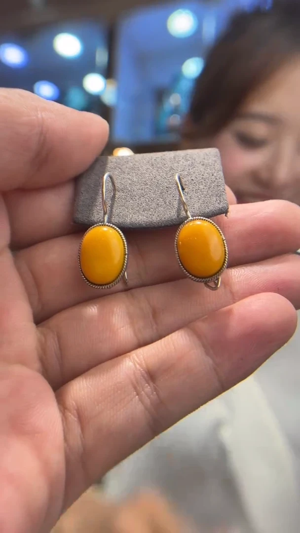 银S925镶嵌蜜蜡耳坠噶玛珠宝