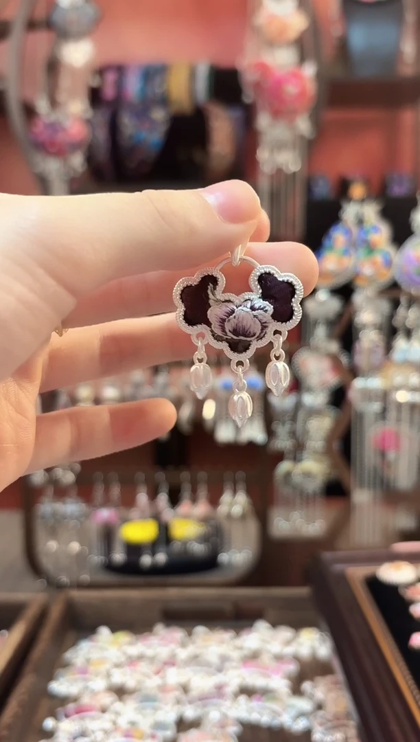 织绣云织谣民族风精美饰品   386