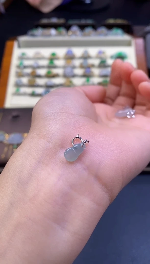 颈饰银S925镶嵌翡翠向**开12544