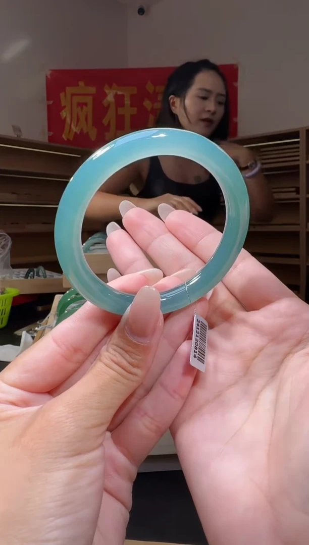 翡翠手镯未镶嵌54圈