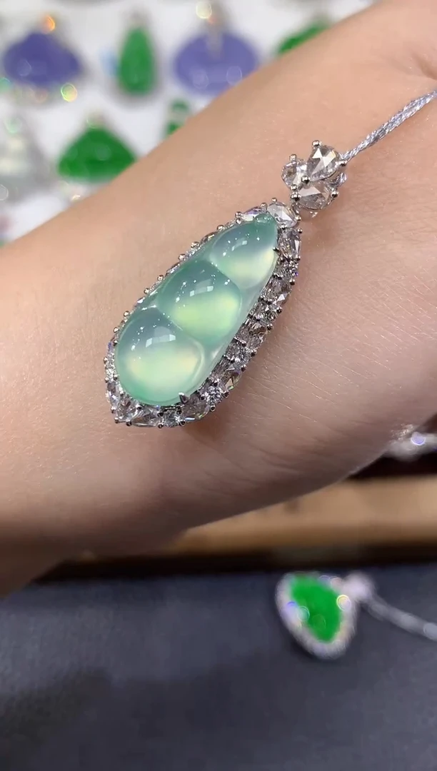 吊坠(不含链)18K金镶嵌翡翠A95