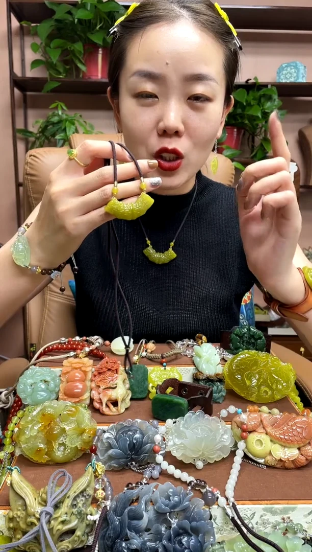 未镶嵌岫玉吊坠多样性发货发其中之一