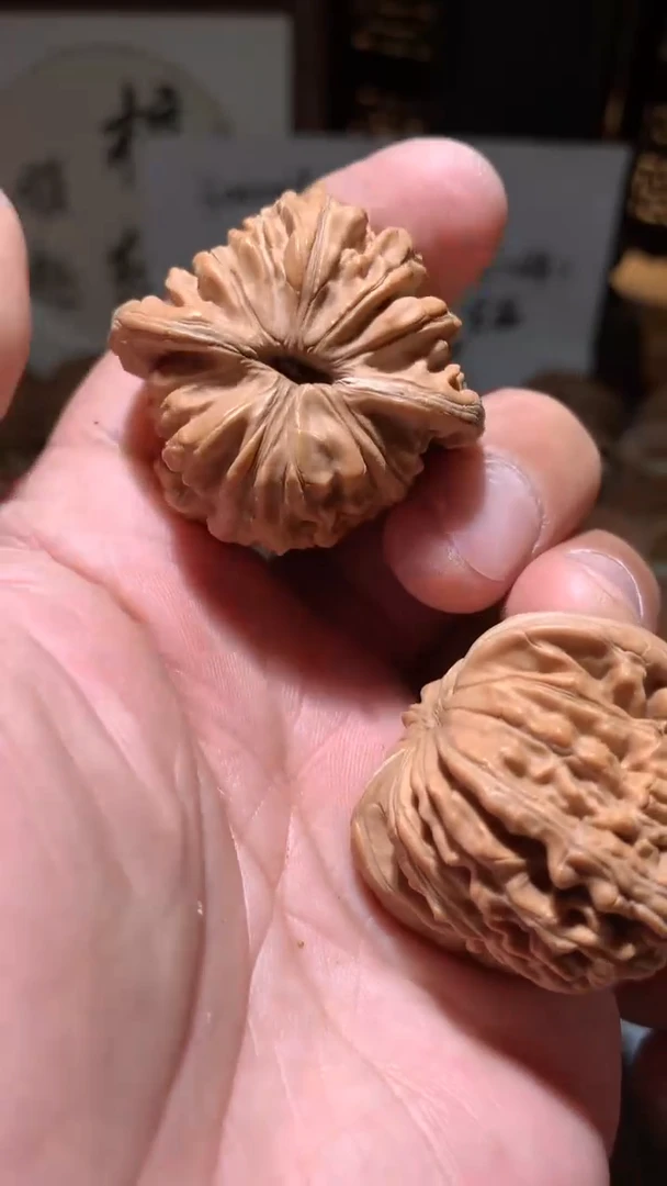 文玩核桃把件【核缘雅趣】38左右汉高楼，同尺寸随机发        矮桩