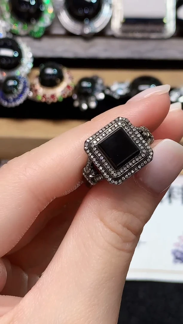 吊坠(不含链)18K金镶嵌翡翠GQY多样性发其一