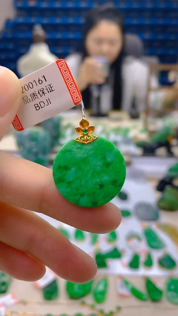 颈饰18K金镶嵌翡翠新号开播 全场乱卖