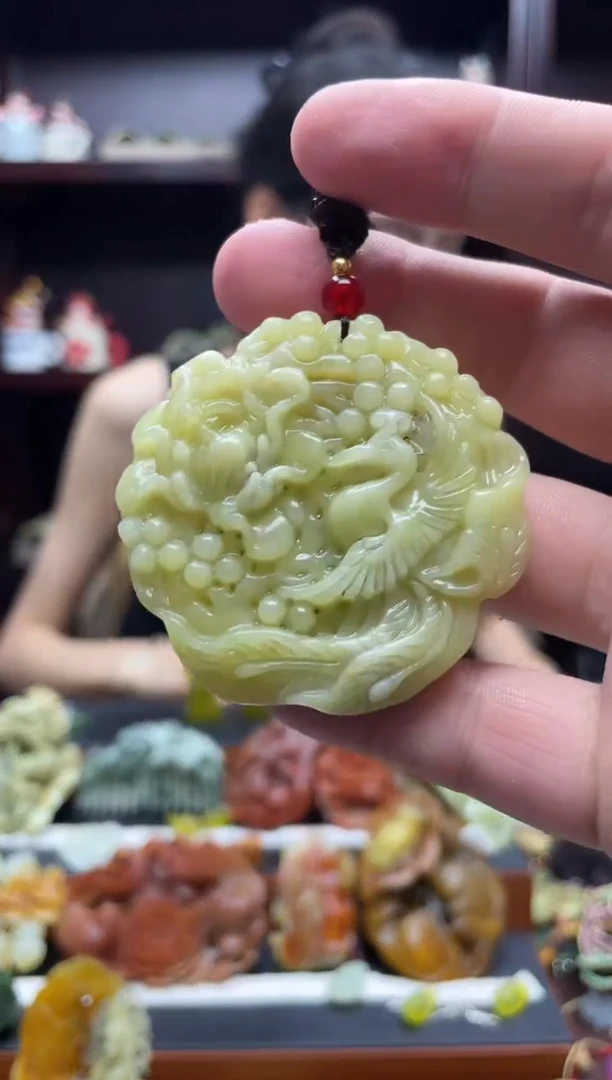 岫玉未镶嵌吊坠·