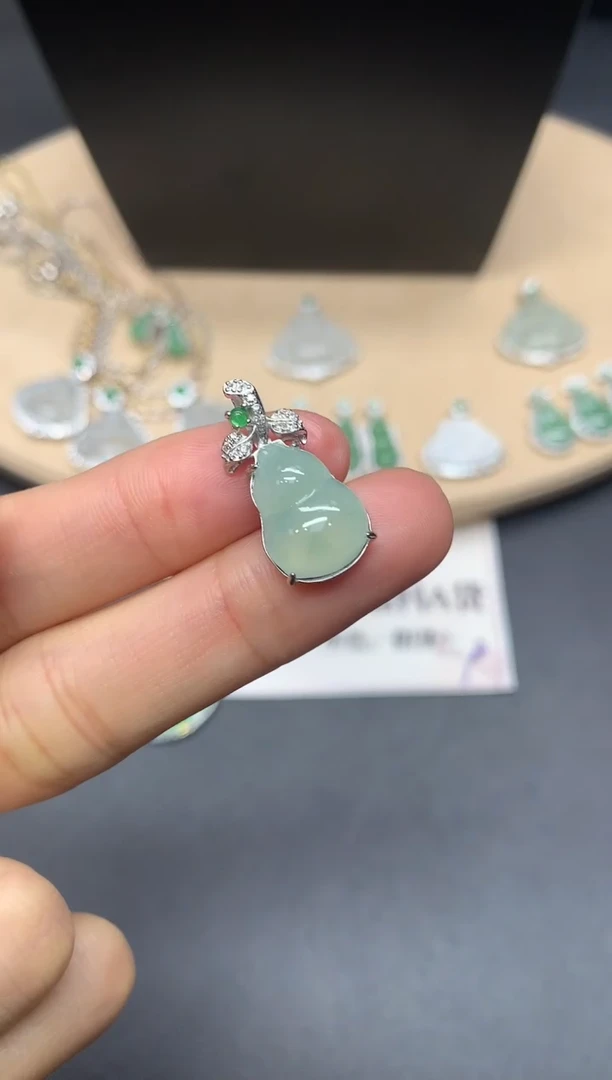 【闪购商品】翡翠吊坠(不含链)银S925镶嵌葫芦【多样性发其一】