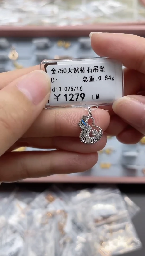 吊坠(不含链)钻石18K金镶嵌剪断标签不退不换