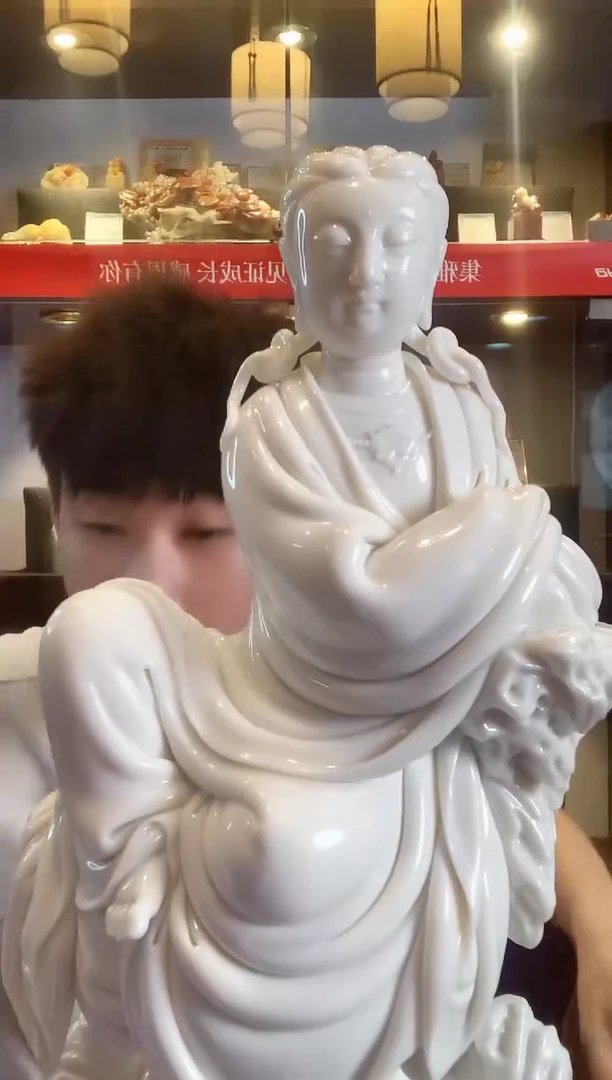 德化白瓷吴志勇老师的坐岩散发观音