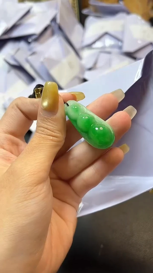翡翠未镶嵌颈饰时尚女士精品吊坠