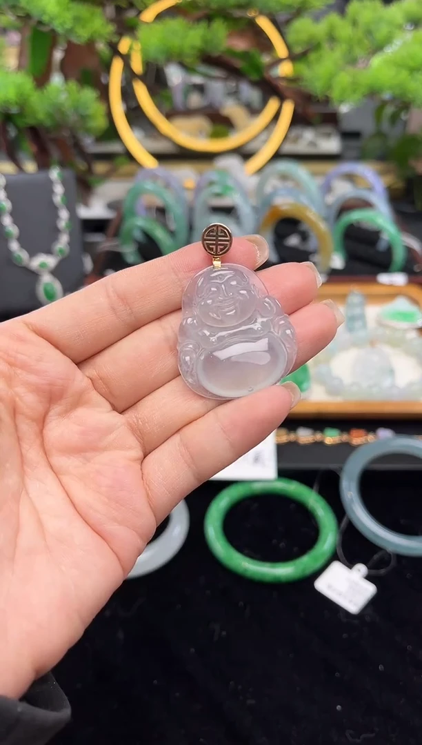 颈饰18K金镶嵌翡翠吊坠