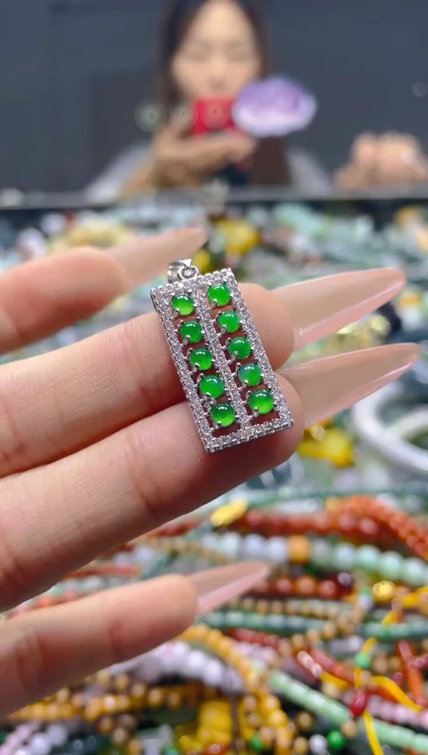 颈饰未镶嵌翡翠/U/翡翠A货，一件也是批发价