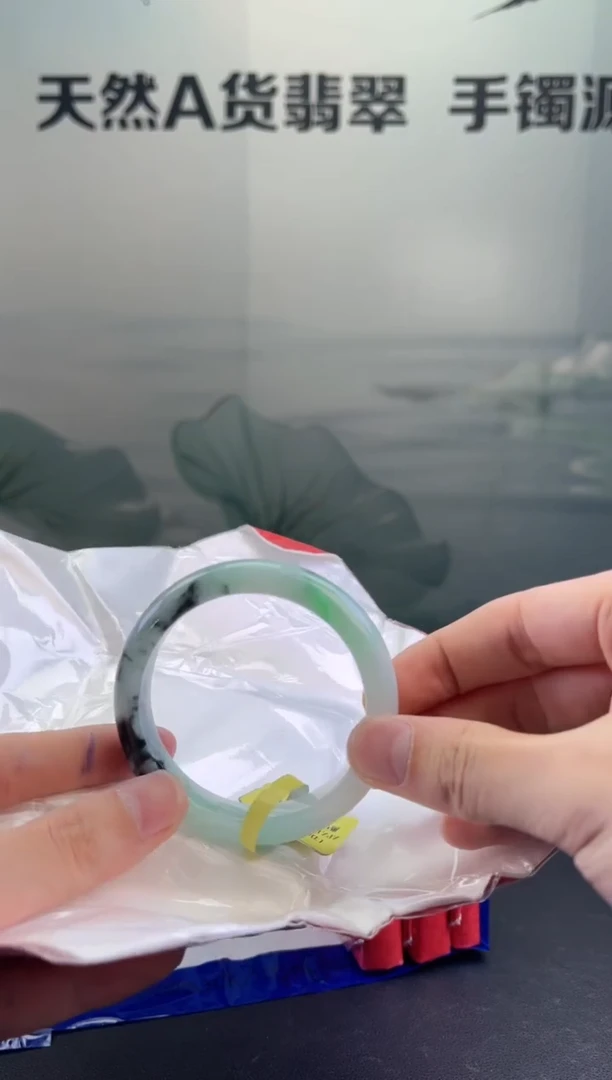 翡翠手镯未镶嵌翡翠手镯