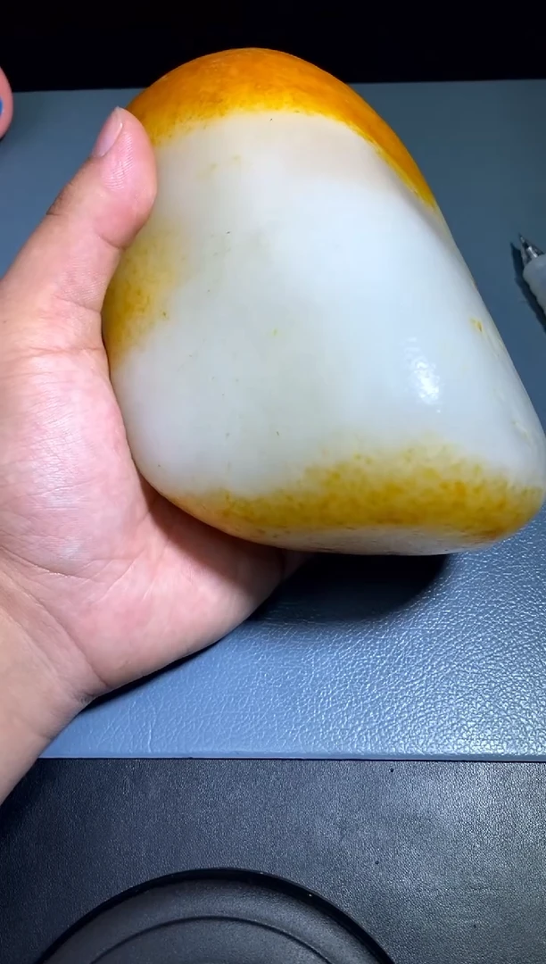 未镶嵌和田玉摆件大****，1