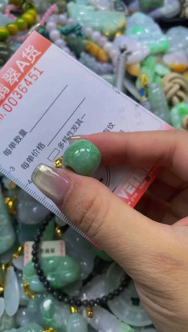 翡翠未镶嵌颈饰闪购0036451