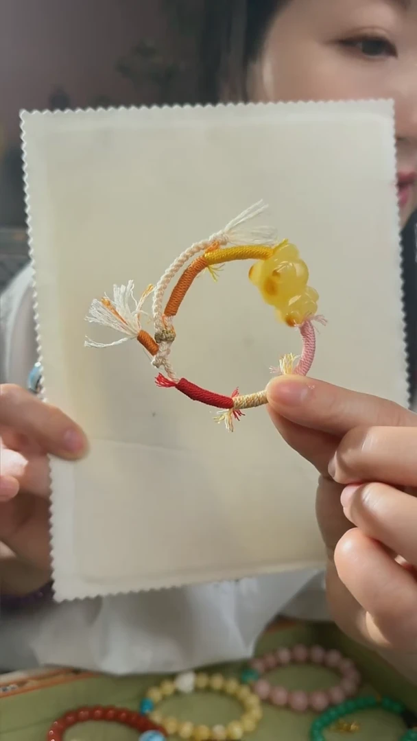 【闪购商品】蜜蜡吊坠(不含链)未镶嵌天然蜜蜡吊坠送编绳