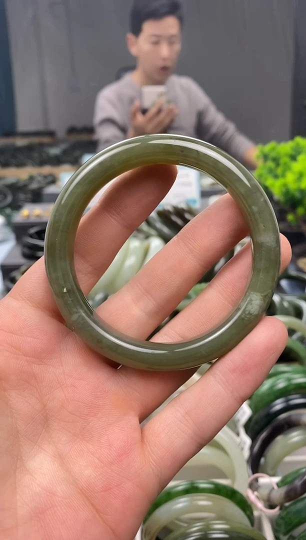 未镶嵌手镯和田玉56.7