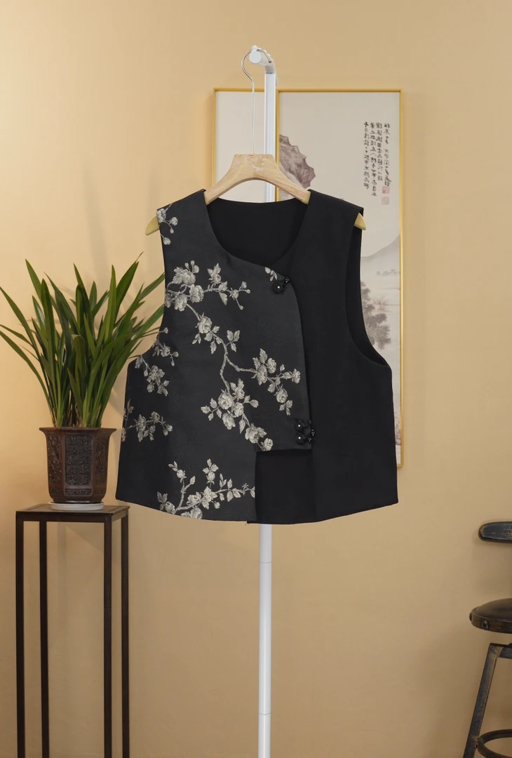 【白梅旧盏·马甲】国风重缎 浮雕织花 高定马甲 26秋季新款