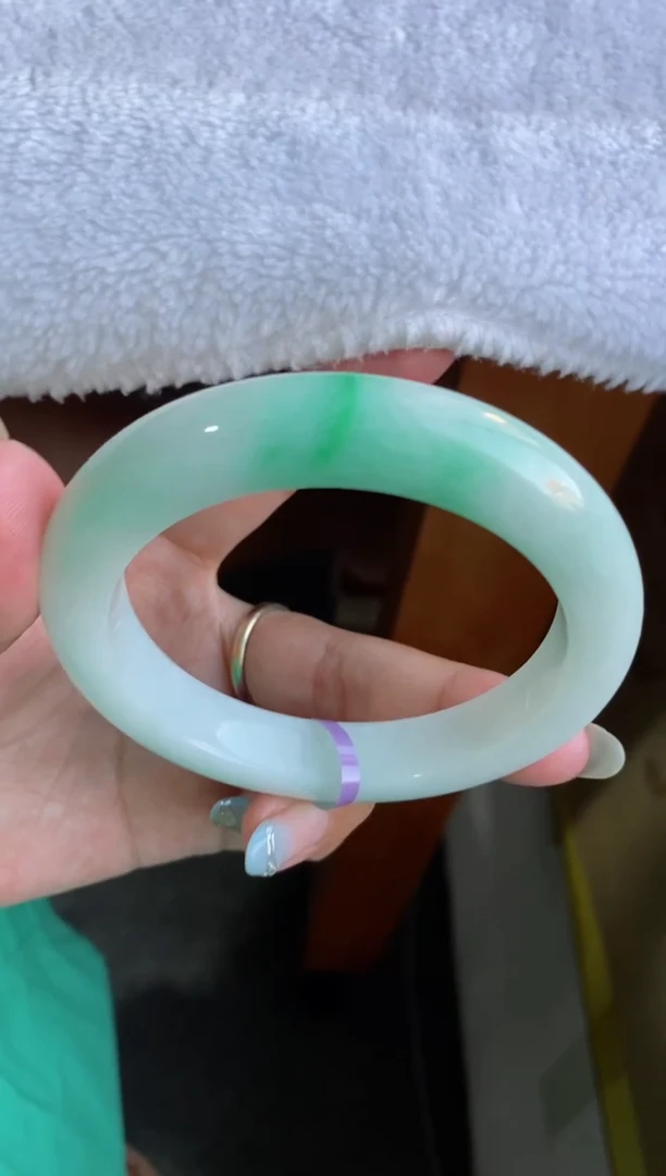 未镶嵌手镯翡翠（胶润一抹翠）28号有纹