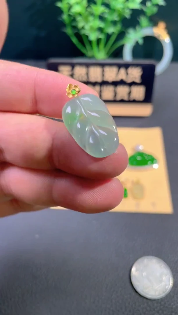 颈饰18K金镶嵌翡翠翡翠