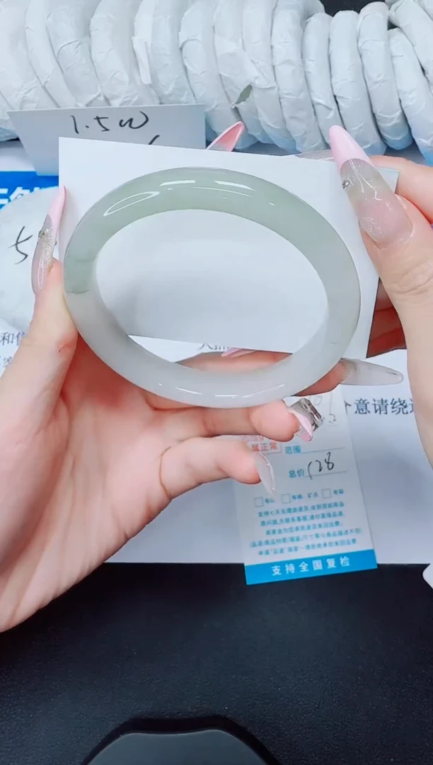 石英质玉手镯未镶嵌107/60