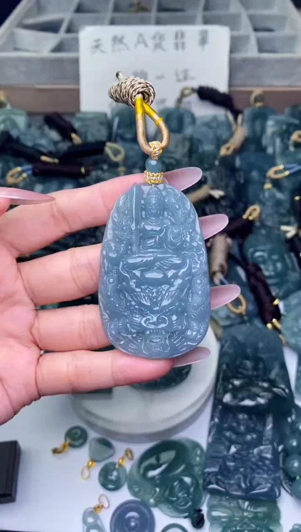颈饰未镶嵌翡翠