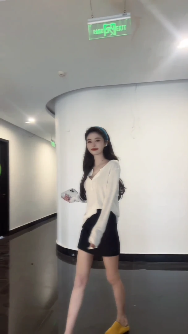 2025早秋新款时尚套装气质显瘦洋气休闲百搭长袖上衣性感辣妹短裙