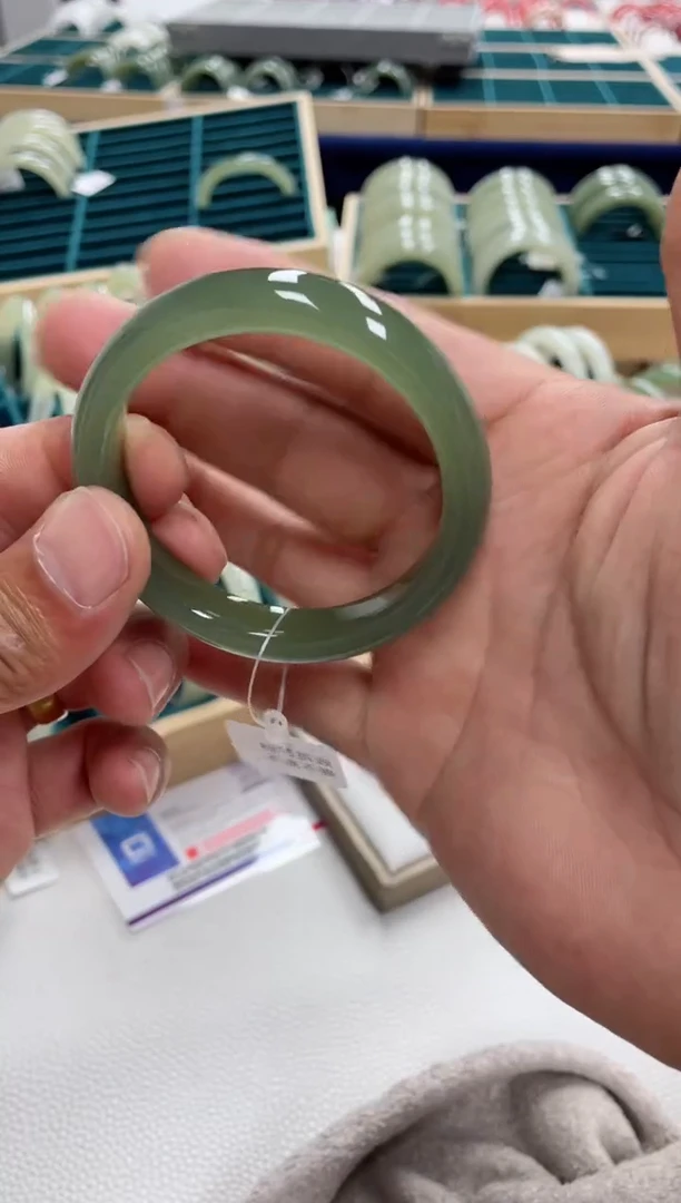 未镶嵌手镯和田玉爱****?和田玉手镯700027