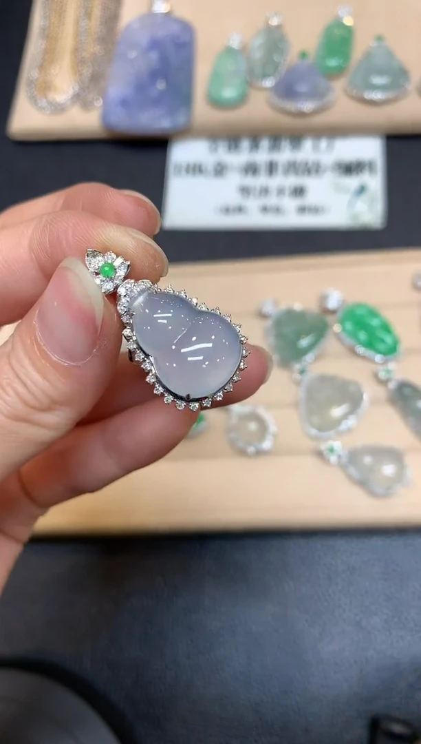 【闪购商品】翡翠颈饰18K金镶嵌葫芦【无服务费