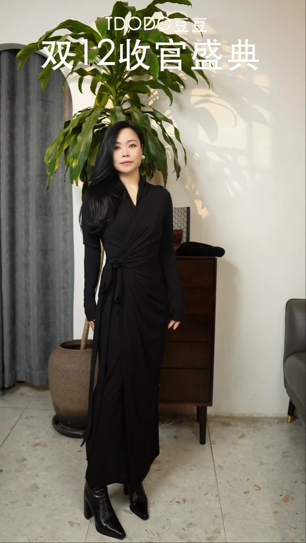 围裹款连衣裙，黑色，S码（115斤）