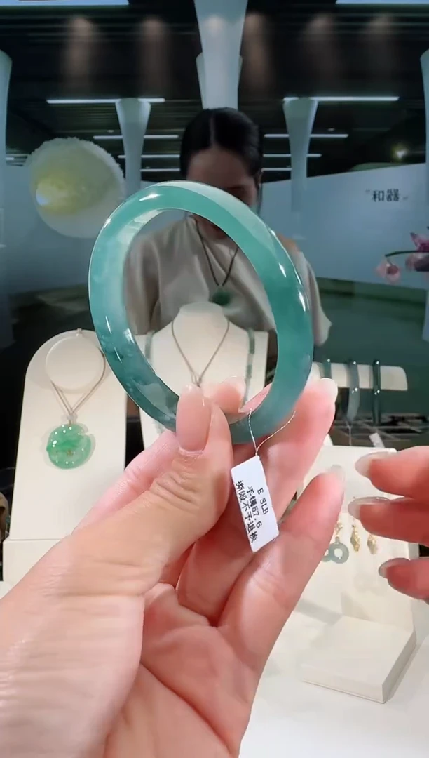 翡翠手镯未镶嵌57.6圈
