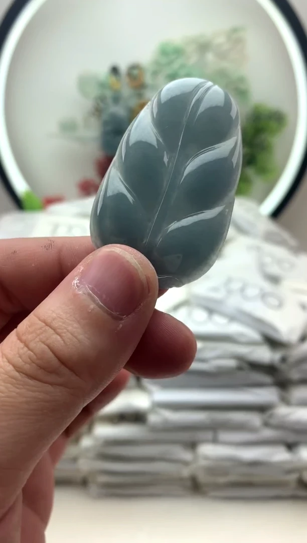 颈饰未镶嵌翡翠叶子